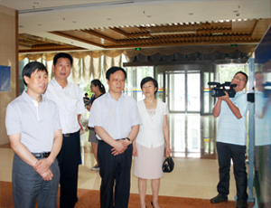 省工商聯副主席孫增泰到公司視察理想信念教育實踐活動工作